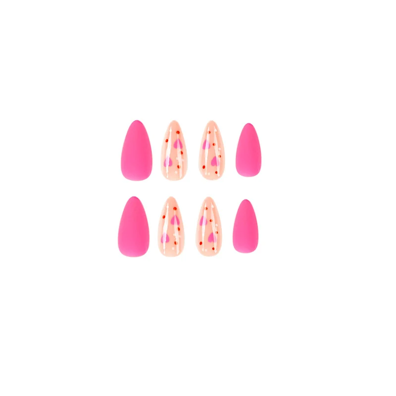 Künstliche Nagelkunst mit Herzdesign Karnz