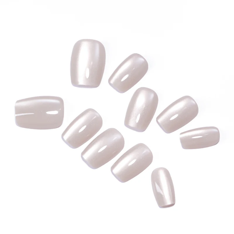 Künstliche Nagelkunst mit glänzender Oberfläche Karnz