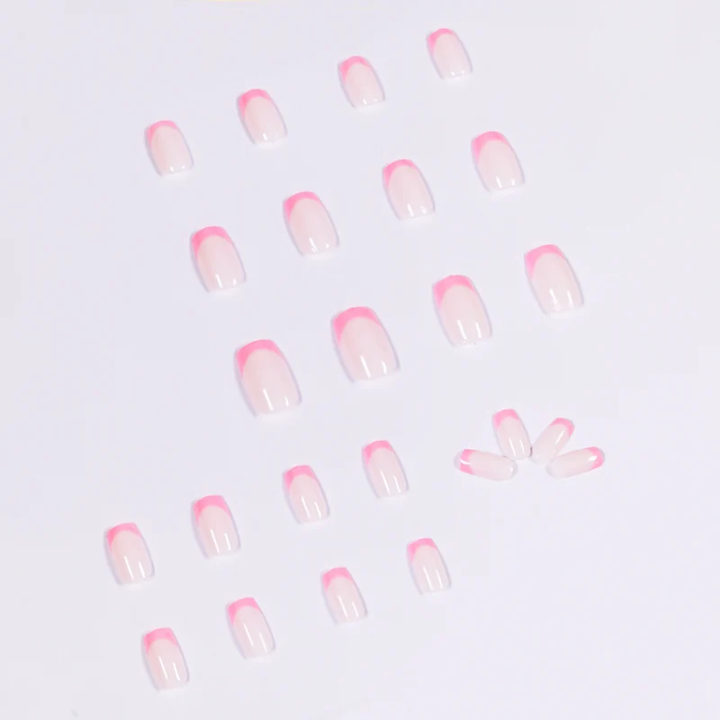 Künstliche Nagelkunst mit eleganter French-Spitze Karnz