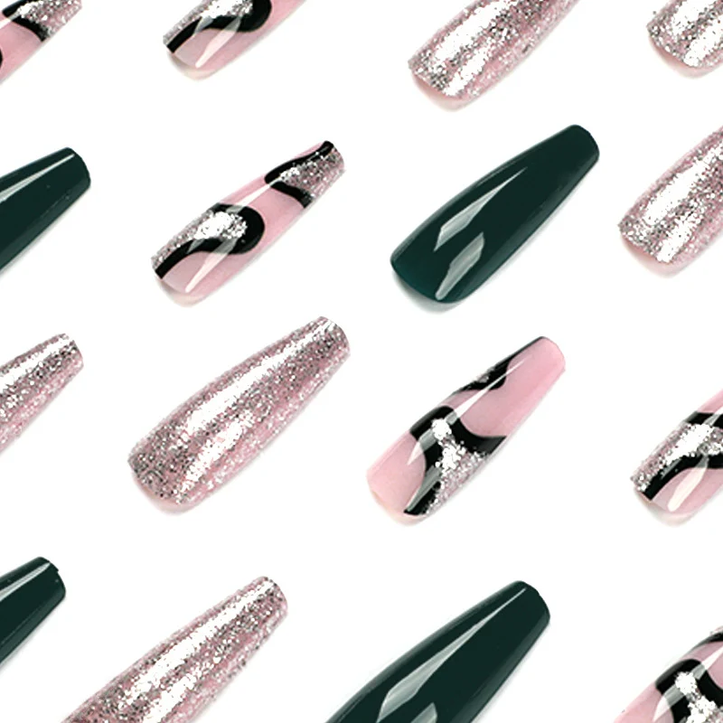 Künstliche Nagelkunst mit eleganten Glitzer- und Farbverlaufseffekten Karnz