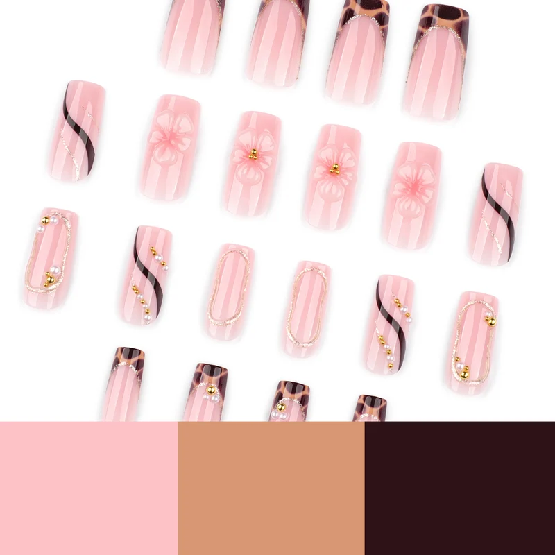 Künstliche Nagelkunst mit Blumen- und Glitzereffekten Karnz