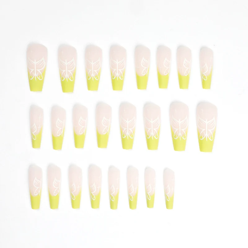 Künstliche Nagelkunst im floralen Design Karnz