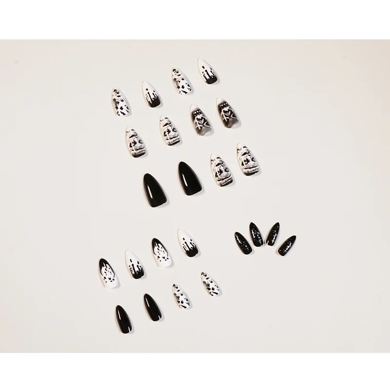 Kreative Nailart im Gothic-Stil Karnz