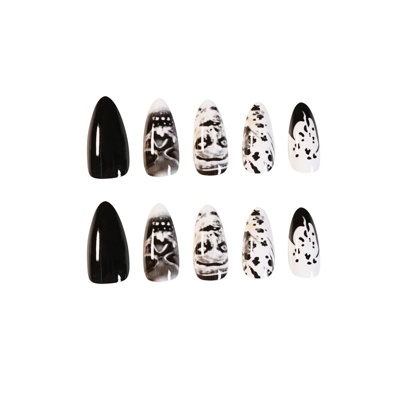 Kreative Nailart im Gothic-Stil Karnz