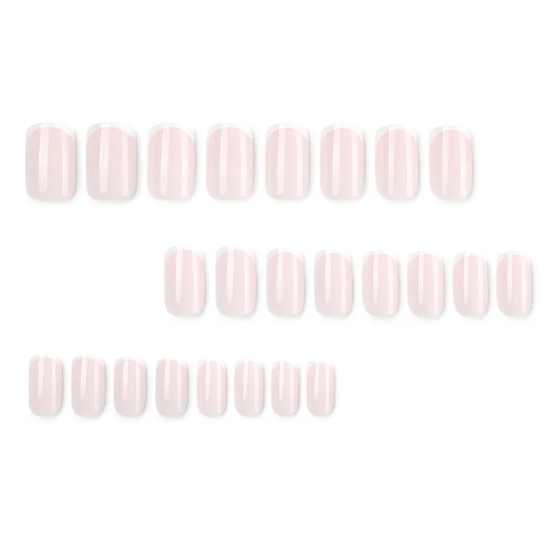 Klassische Nagelverlängerungen mit eleganten French-Spitzen Karnz