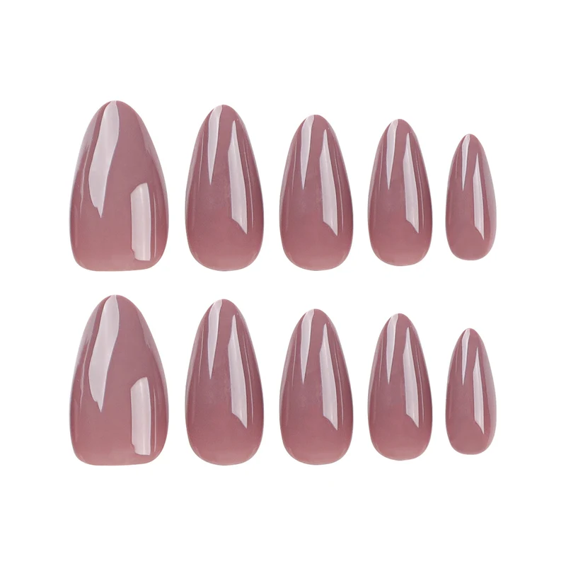 Hochwertige Nagelverlängerungen im eleganten Mandelform Karnz