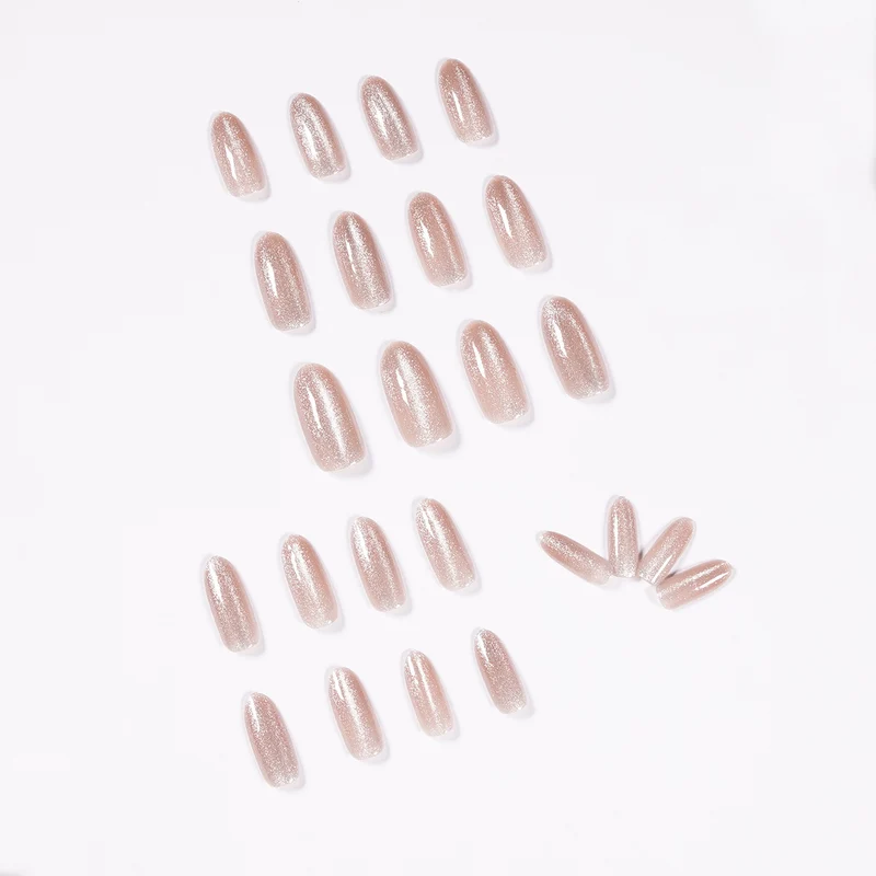 Glitzernde Nagelkunst mit eleganten Akzenten Karnz