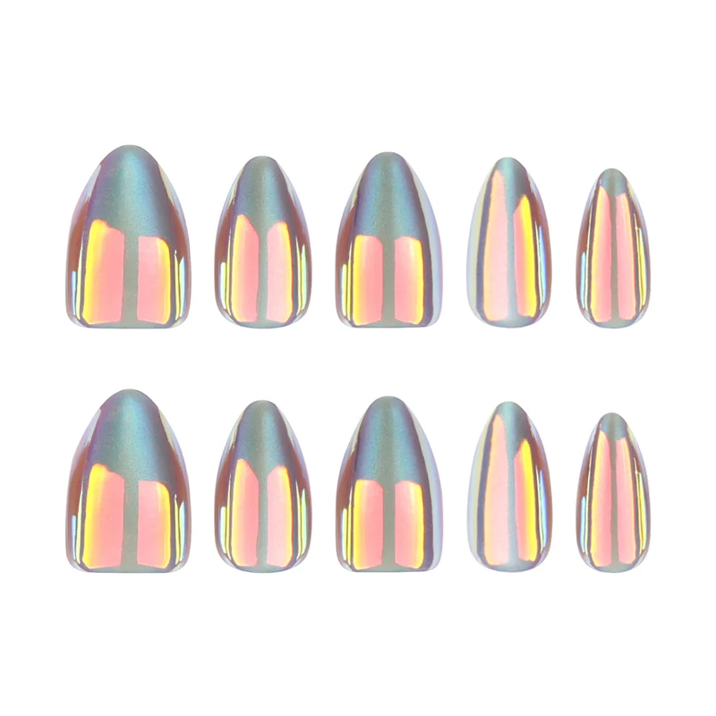 Glänzende Stiletto-Nägel mit aufregendem Design Karnz