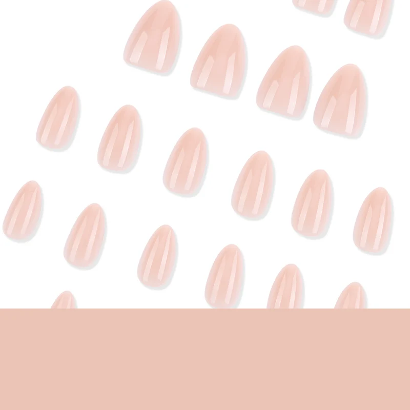 Glänzende Stiletto-Nägel Karnz
