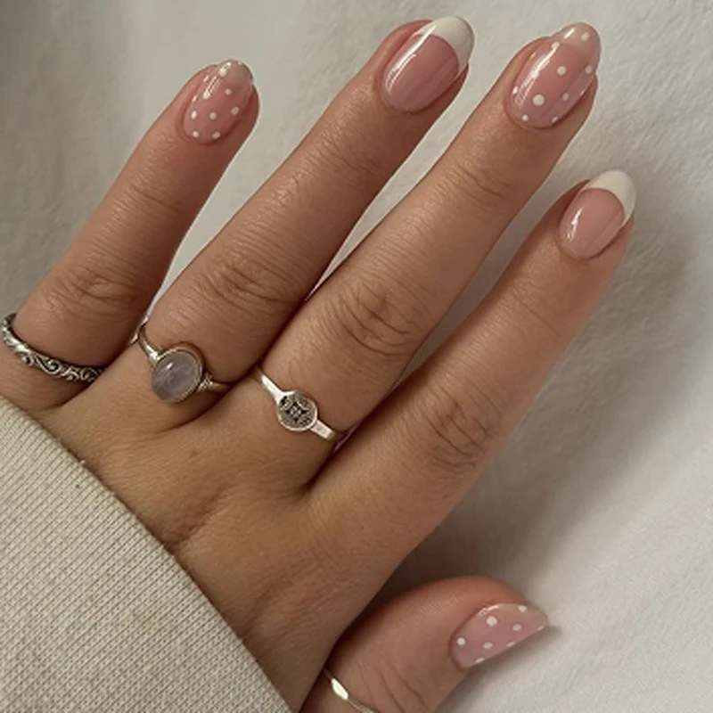 Glamouröse Stiletto-Nägel mit elegantem Sternen-Design Karnz