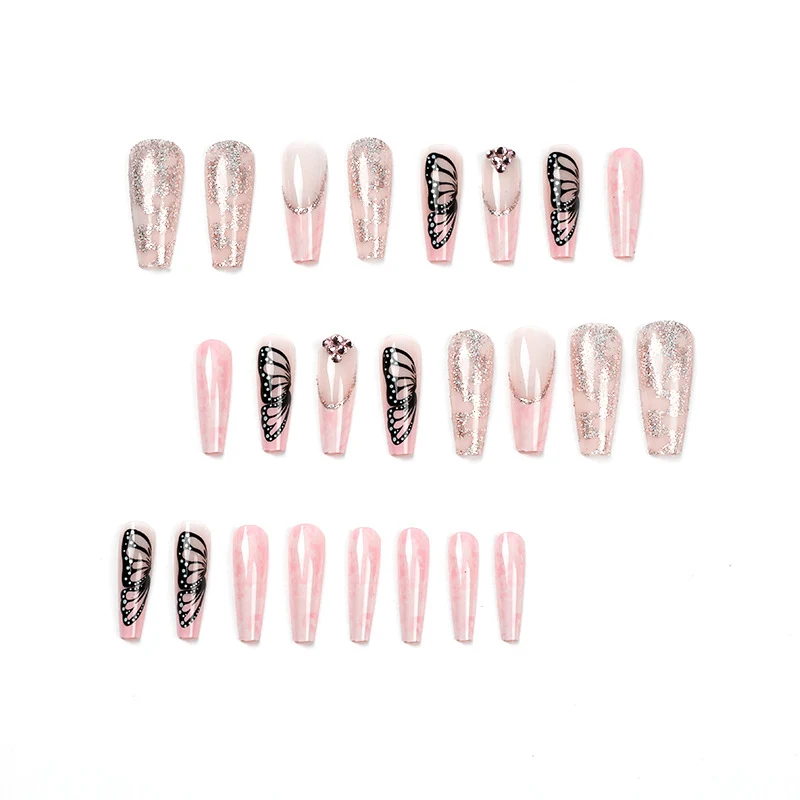 Glamouröse Nagelverlängerungen mit wunderschönen Schmetterlingsmotiven und Glitzerakzenten Karnz