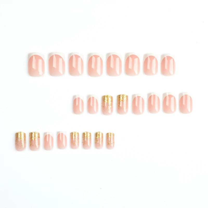 Glamouröse Nagelverlängerungen mit glitzerndem Akzent Karnz