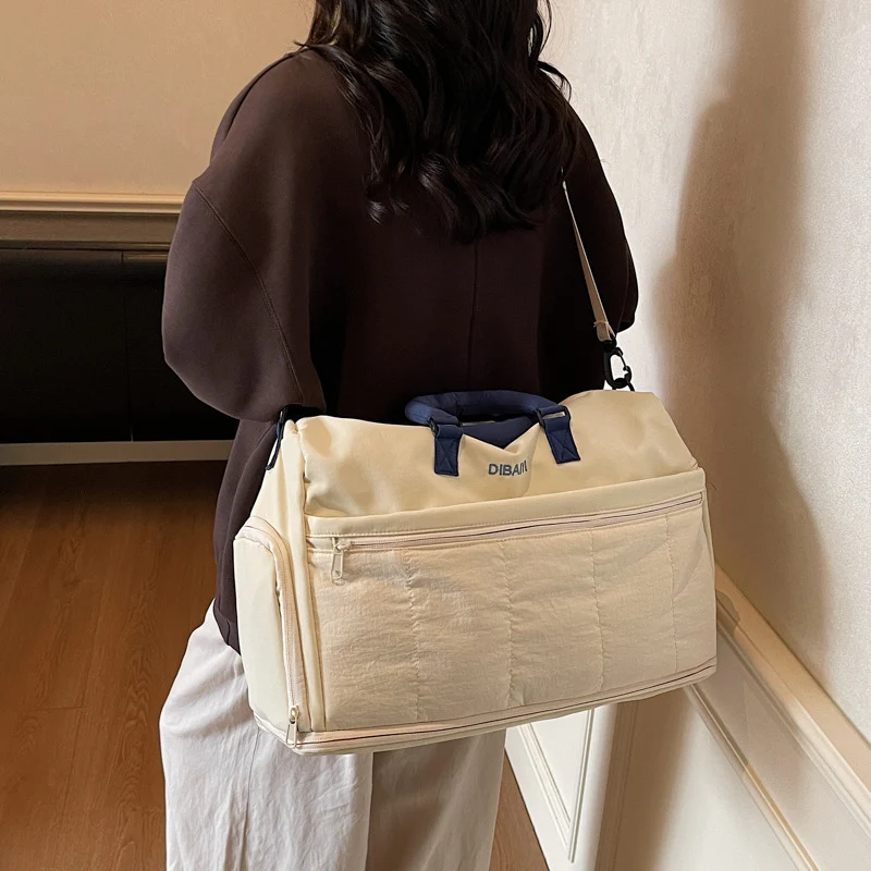 Stylische kompakte Reisetasche Karnz