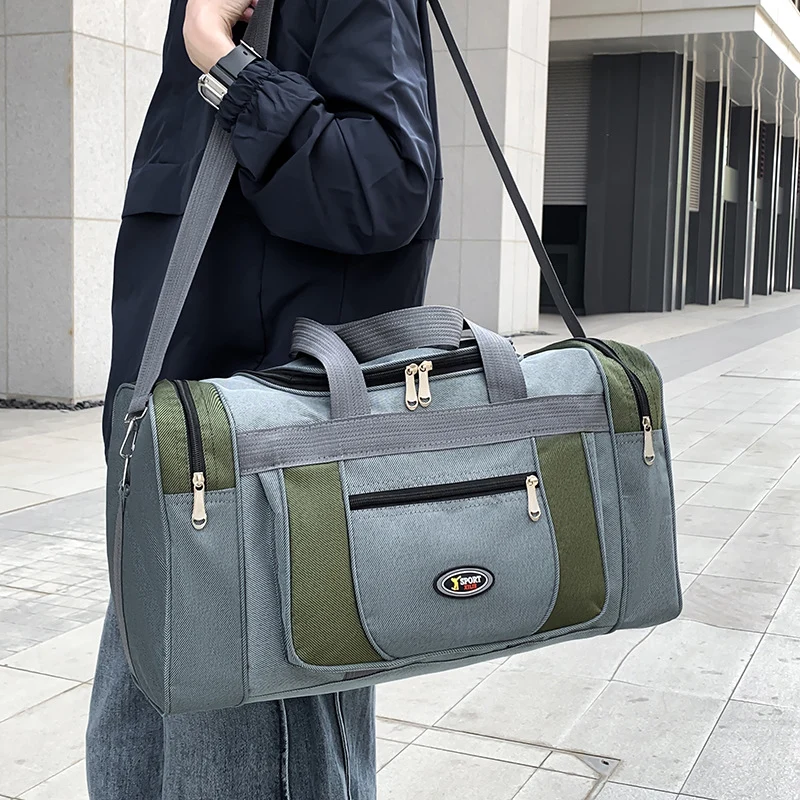 Geräumige Reisetasche mit mehreren Fächern Karnz