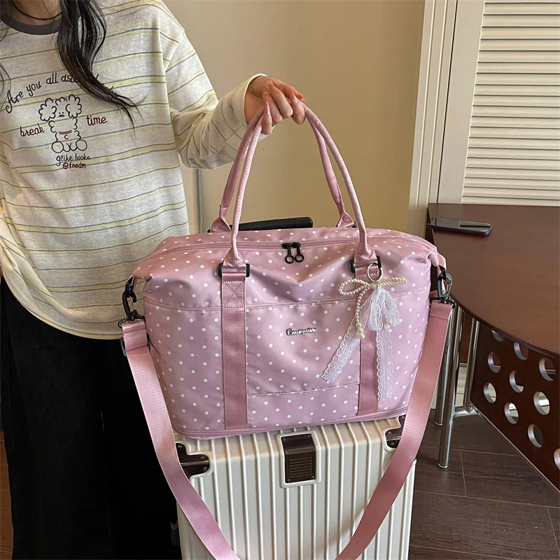 Stilvolle gepunktete Wochenend-Duffel-Tasche Karnz