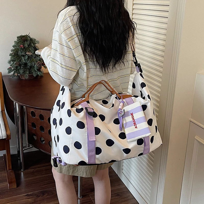 Stylische gepunktete Reisetasche Karnz