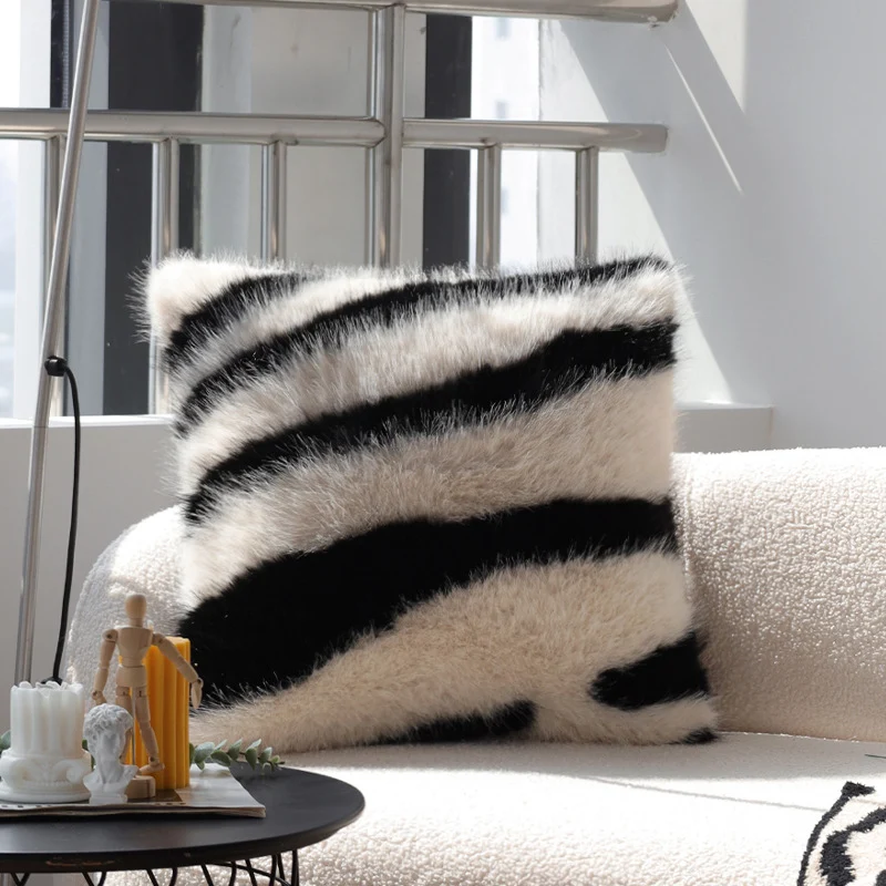 Rechteckiges Zierkissen mit Bouclé‑Tweed‑Struktur Karnz