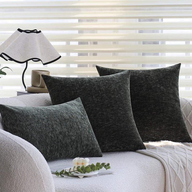 Quadratischer Kissenbezug aus soften Chenille-Samt mit melierter Struktur Karnz