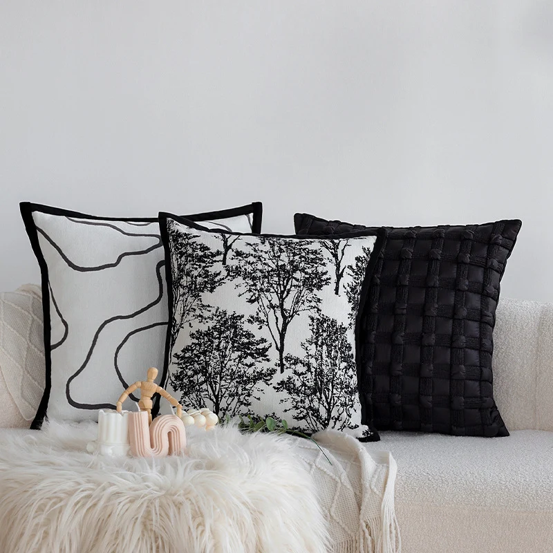 Quadratischer Jacquard-Kissenbezug mit monochromem Baum‑Motiv und kontrastierender Keder Karnz