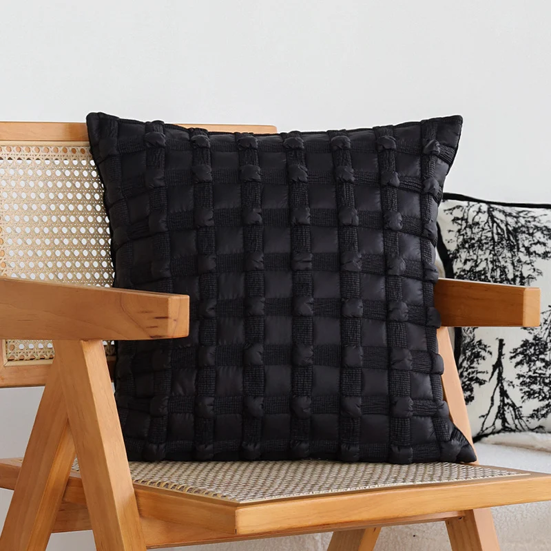 Quadratischer Jacquard-Kissenbezug mit monochromem Baum‑Motiv und kontrastierender Keder Karnz