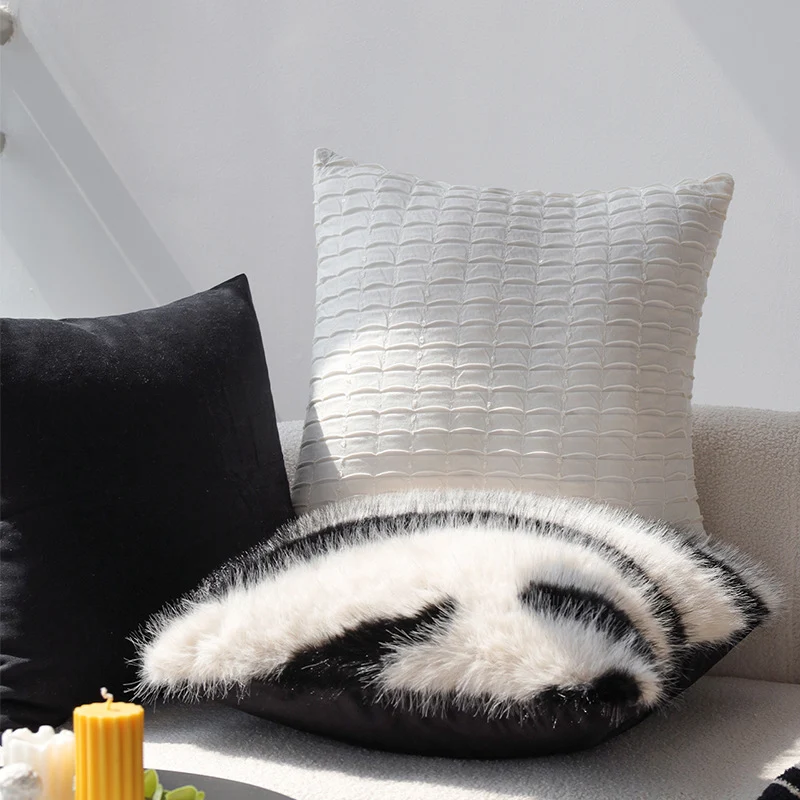 Quadratischer flauschiger Kunstfell-Kissenbezug im Zebra‑Look Karnz