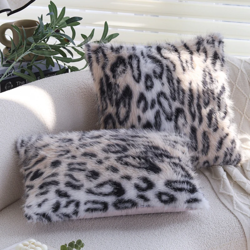 Quadratischer Faux-Fur Kissenbezug im Vintage‑Leopardenprint mit extraweichem Langhaar Karnz