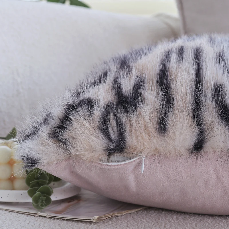 Quadratischer Faux-Fur Kissenbezug im Vintage‑Leopardenprint mit extraweichem Langhaar Karnz