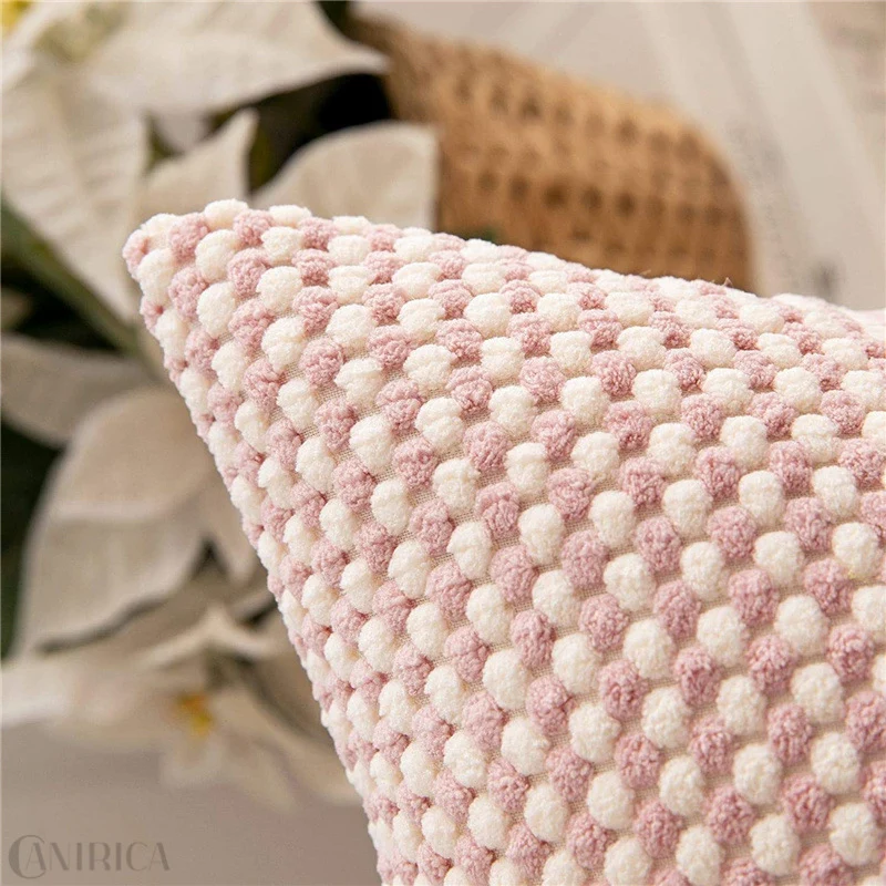 Quadratischer dekorativer Kissenbezug mit handtuftetem Pompon‑Tufting und weichem Baumwollmix Karnz
