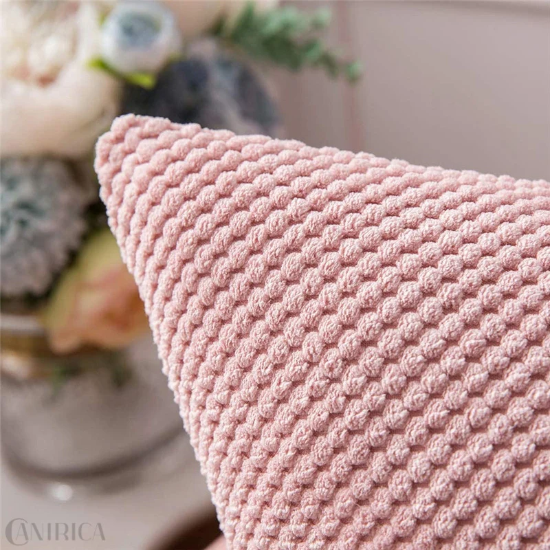 Quadratischer dekorativer Kissenbezug mit handtuftetem Pompon‑Tufting und weichem Baumwollmix Karnz