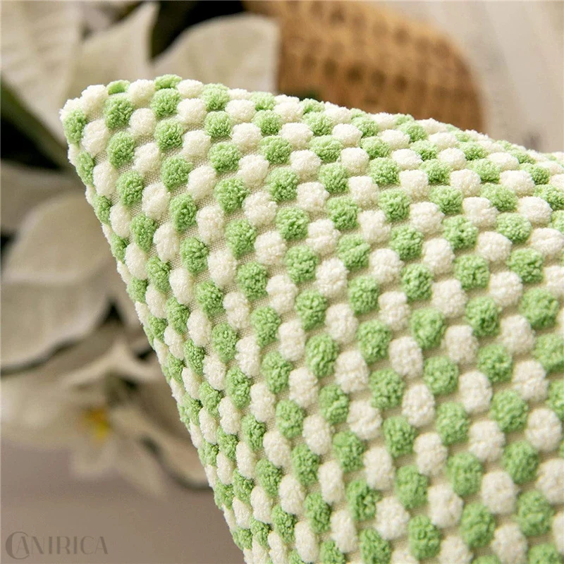 Quadratischer dekorativer Kissenbezug mit handtuftetem Pompon‑Tufting und weichem Baumwollmix Karnz