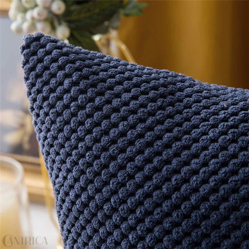 Quadratischer dekorativer Kissenbezug mit handtuftetem Pompon‑Tufting und weichem Baumwollmix Karnz