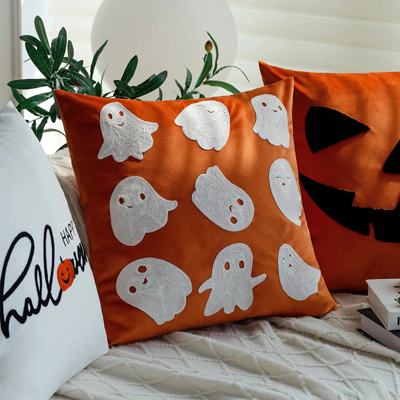 Quadratischer dekorativer Kissenbezug mit Halloween-Kürbisgesicht Tuft-Applikation aus Samt Karnz