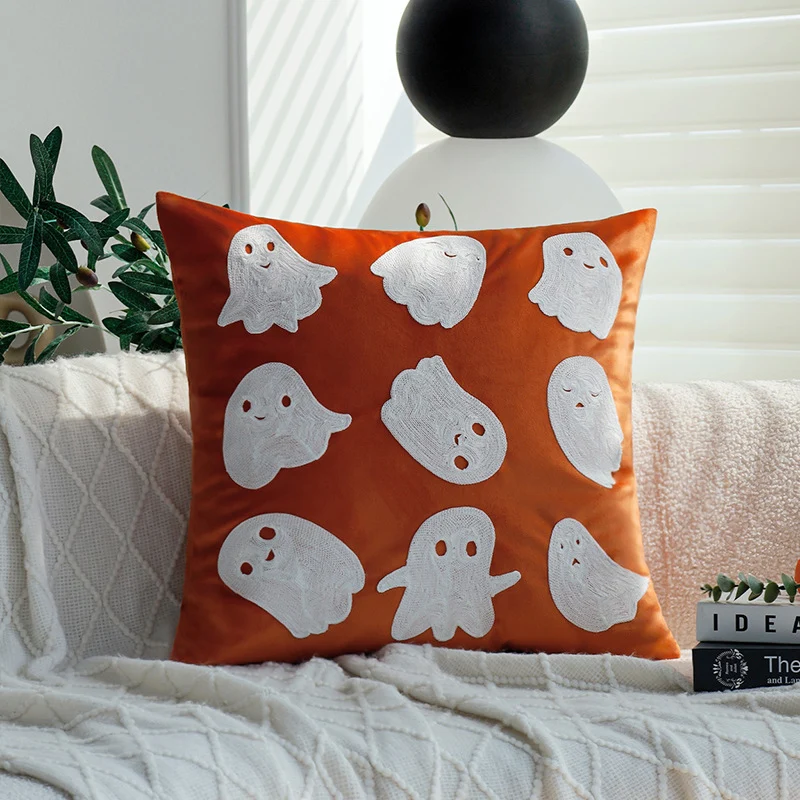 Quadratischer dekorativer Kissenbezug mit Halloween-Kürbisgesicht Tuft-Applikation aus Samt Karnz