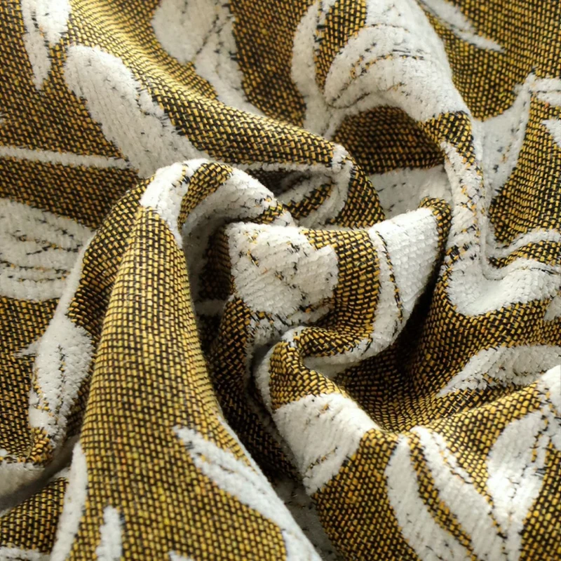 Quadratischer Dekorativer Kissenbezug mit großem Blumen‑Jacquard und samtigem Rückteil Karnz