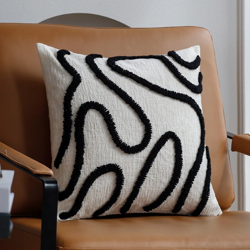 Quadratischer dekorativer Kissenbezug mit erhabenem floralen Chenille‑Tufting und Leinenoptik Karnz