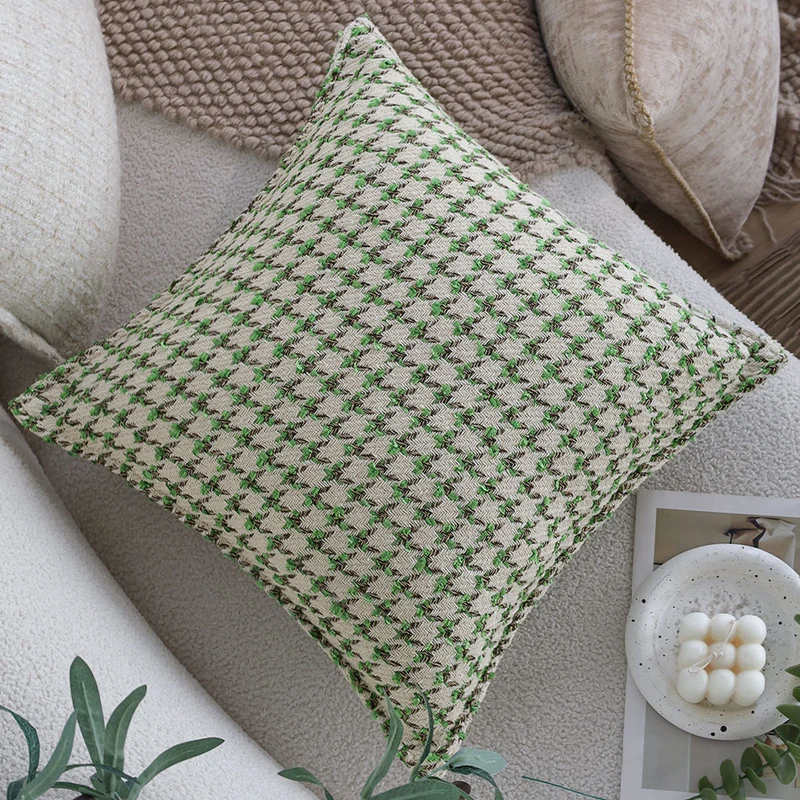 Quadratischer dekorativer Kissenbezug im feinen Hahnentritt‑Jacquard aus nachhaltigem Baumwoll‑Leinenmix Karnz