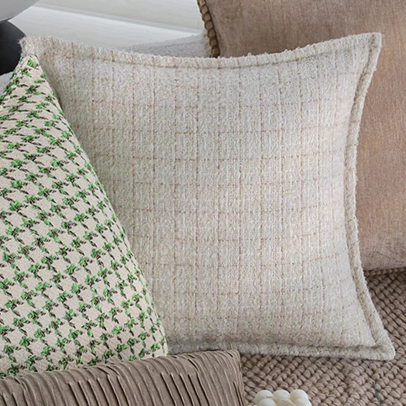 Quadratischer dekorativer Kissenbezug im feinen Hahnentritt‑Jacquard aus nachhaltigem Baumwoll‑Leinenmix Karnz