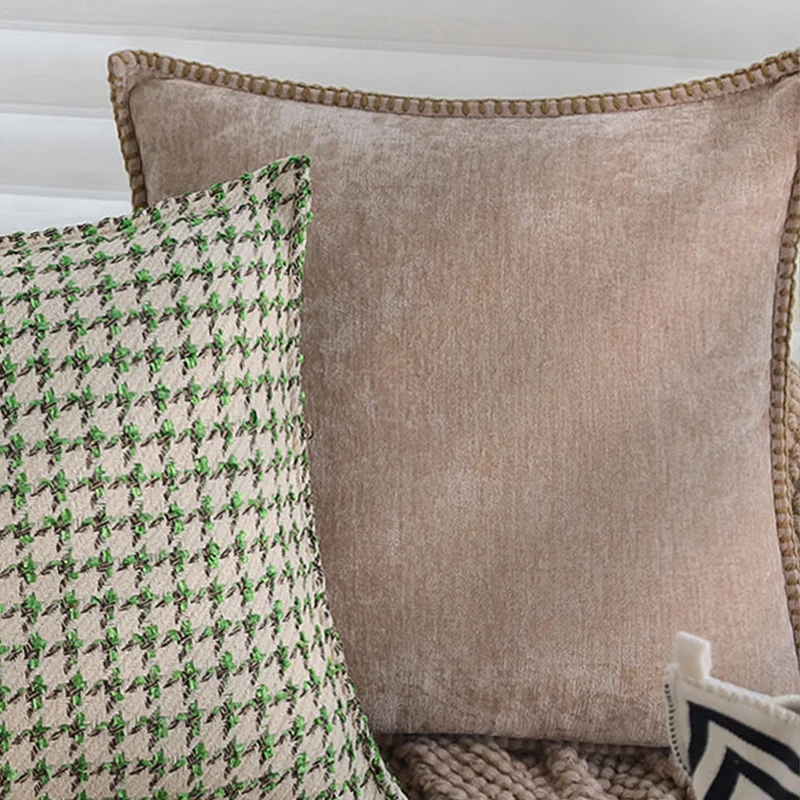 Quadratischer dekorativer Kissenbezug im feinen Hahnentritt‑Jacquard aus nachhaltigem Baumwoll‑Leinenmix Karnz