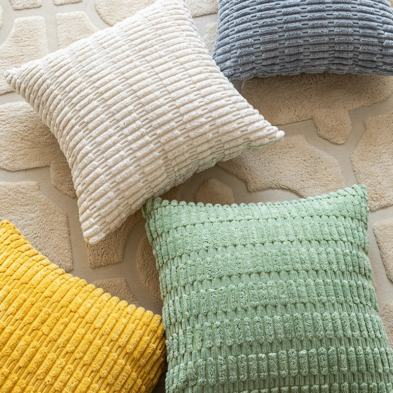 Quadratischer dekorativer Kissenbezug aus Soft‑Chenille mit geprägter Blockstruktur Karnz