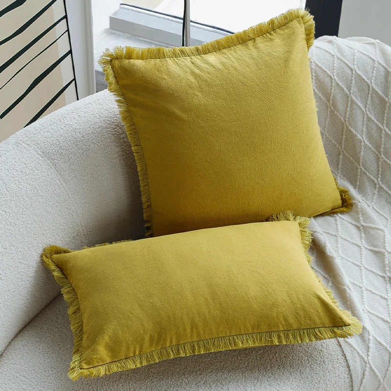 Quadratischer Dekokissenbezug im Skandi‑Minimalstil mit feiner Fransenkante Karnz