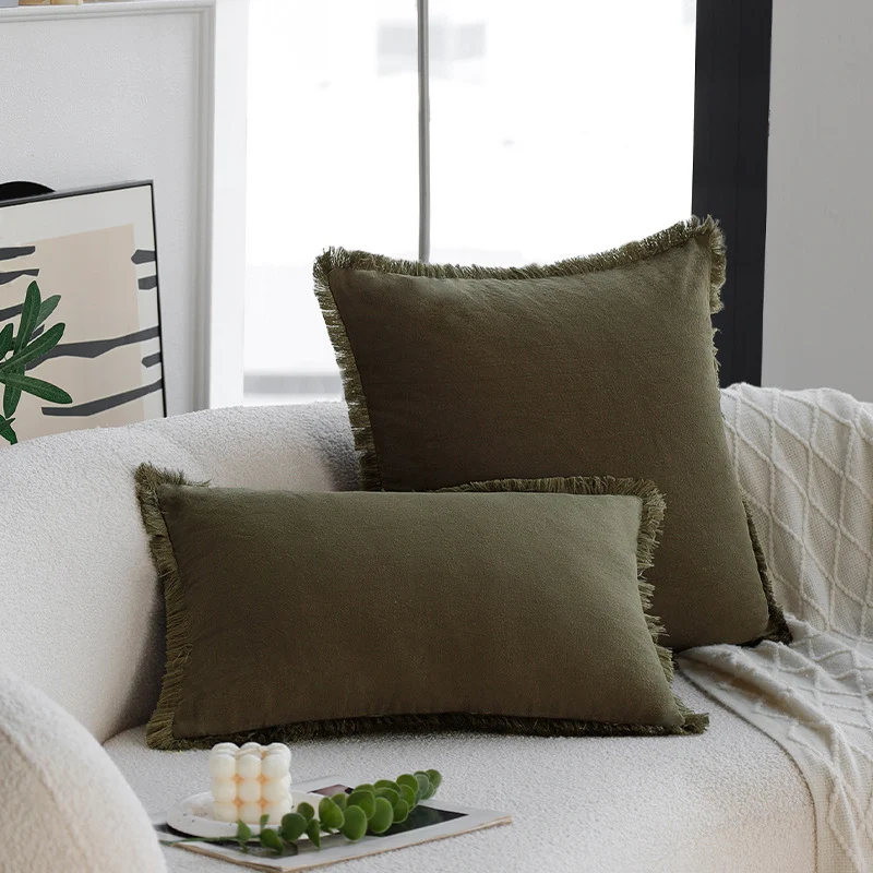 Quadratischer Dekokissenbezug im Skandi‑Minimalstil mit feiner Fransenkante Karnz