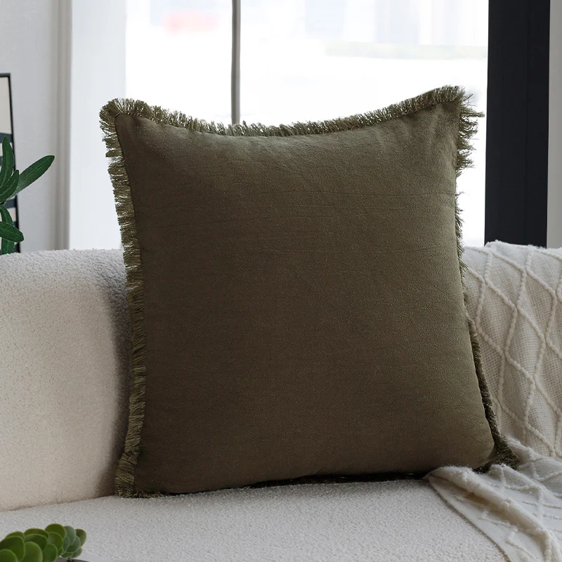 Quadratischer Dekokissenbezug im Skandi‑Minimalstil mit feiner Fransenkante Karnz