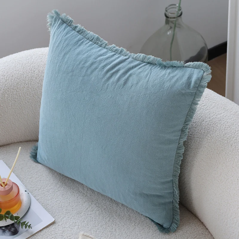 Quadratischer Dekokissenbezug im Skandi‑Minimalstil mit feiner Fransenkante Karnz