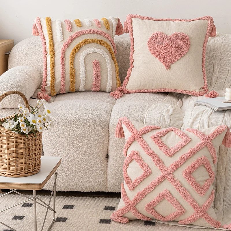 Quadratischer Boho-Zierkissenbezug mit handgetuftetem Bogenrelief, Baumwoll‑Leinen‑Mix und Eckquasten Karnz