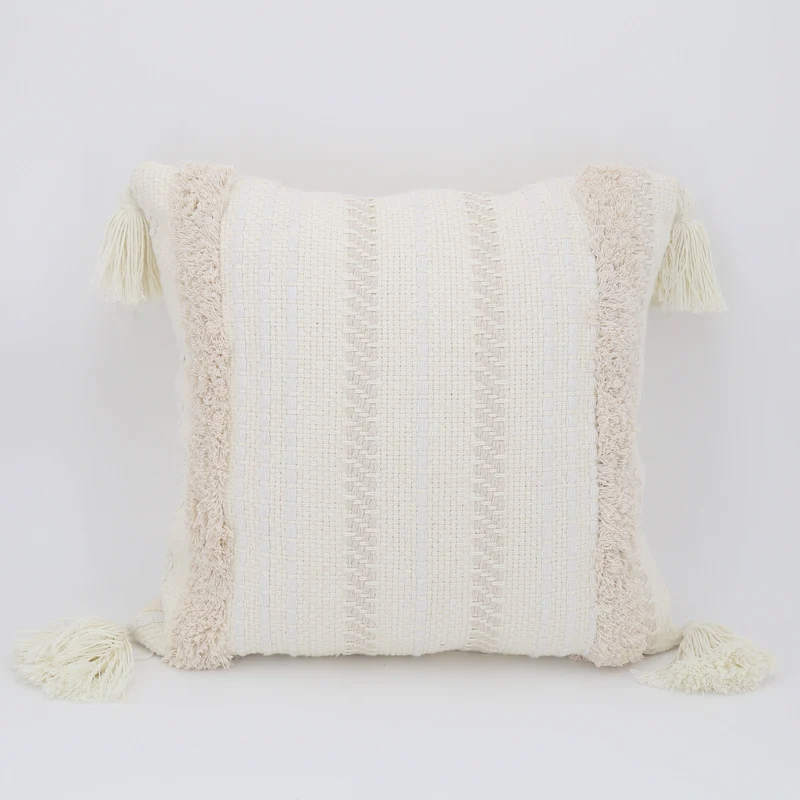 Quadratischer Boho-Kissenbezug mit handgewebter Struktur, Chenille‑Bordüren und Eckquasten Karnz