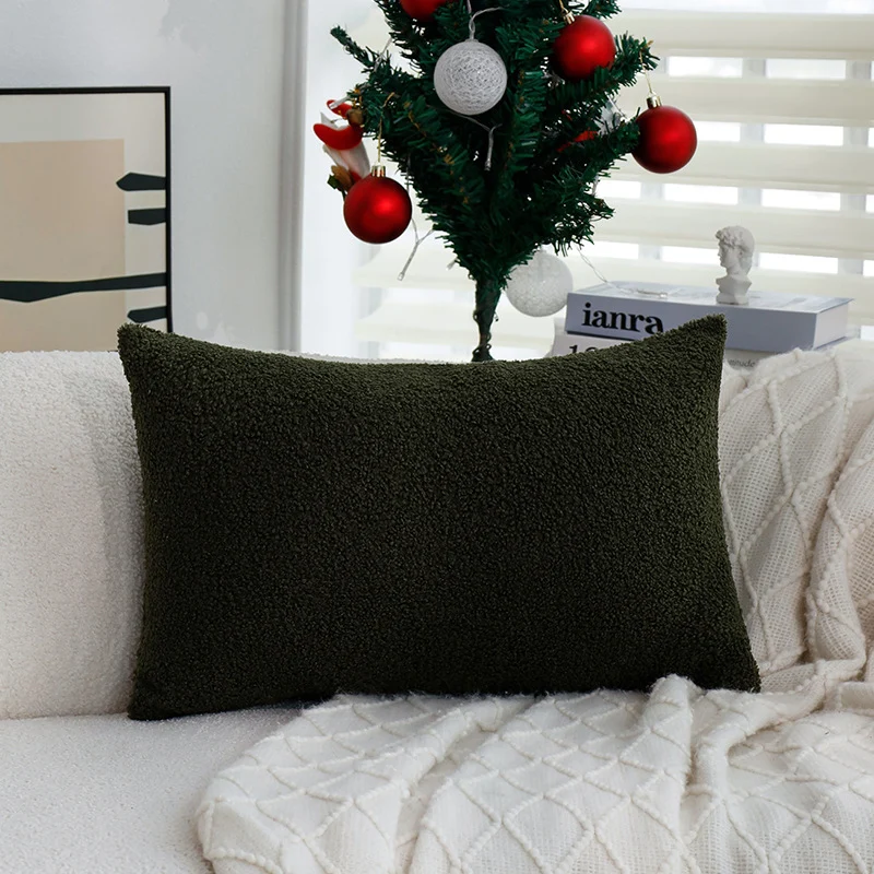 Kuscheliger Wohnkissenbezug aus Teddyfleece mit Zebrastreifen-Motiv Karnz