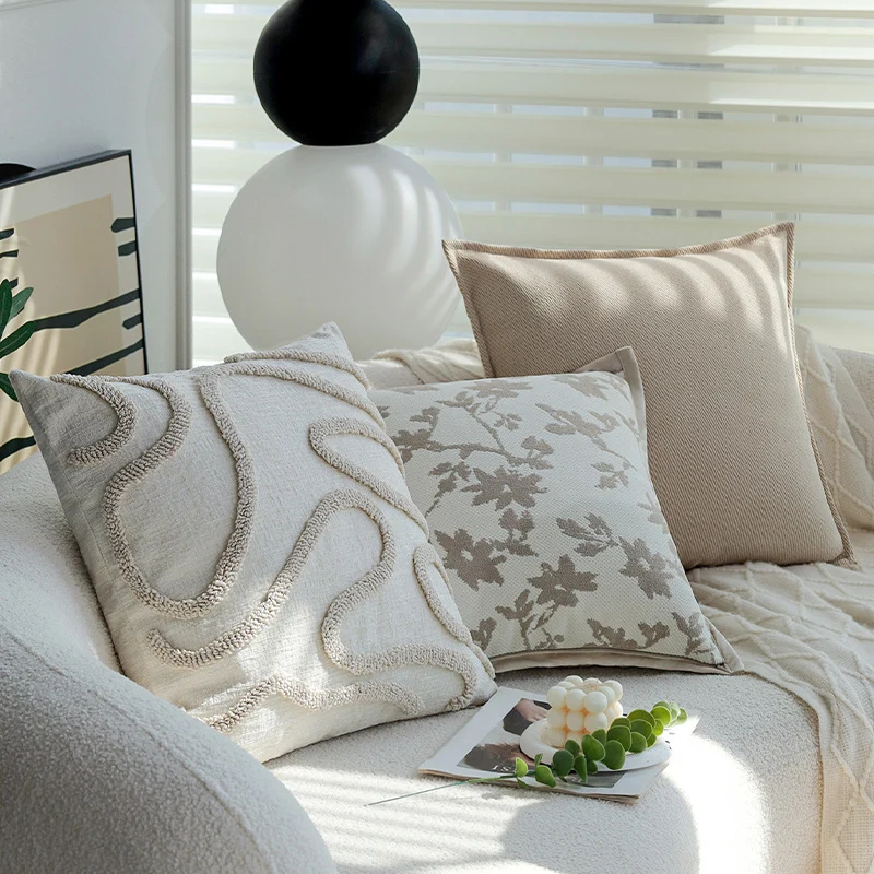 Dekorativer Zierkissenbezug mit floraler Jacquard-Struktur und Samt-Borte Karnz
