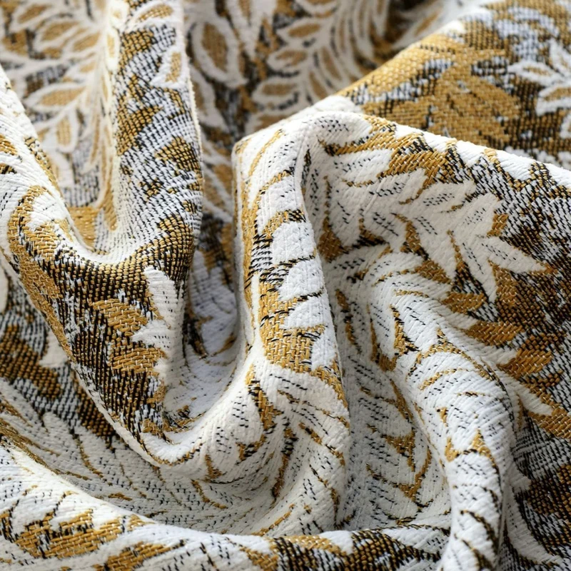Dekorativer quadratischer Kissenbezug mit Jacquard‑Farnmotiv, Samtrückseite und Baumwollfransen Karnz
