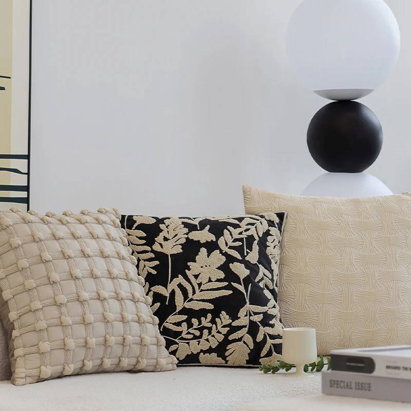 Dekorativer Kissenbezug mit floraler Chenille‑Tufting und Samtoberfläche Karnz