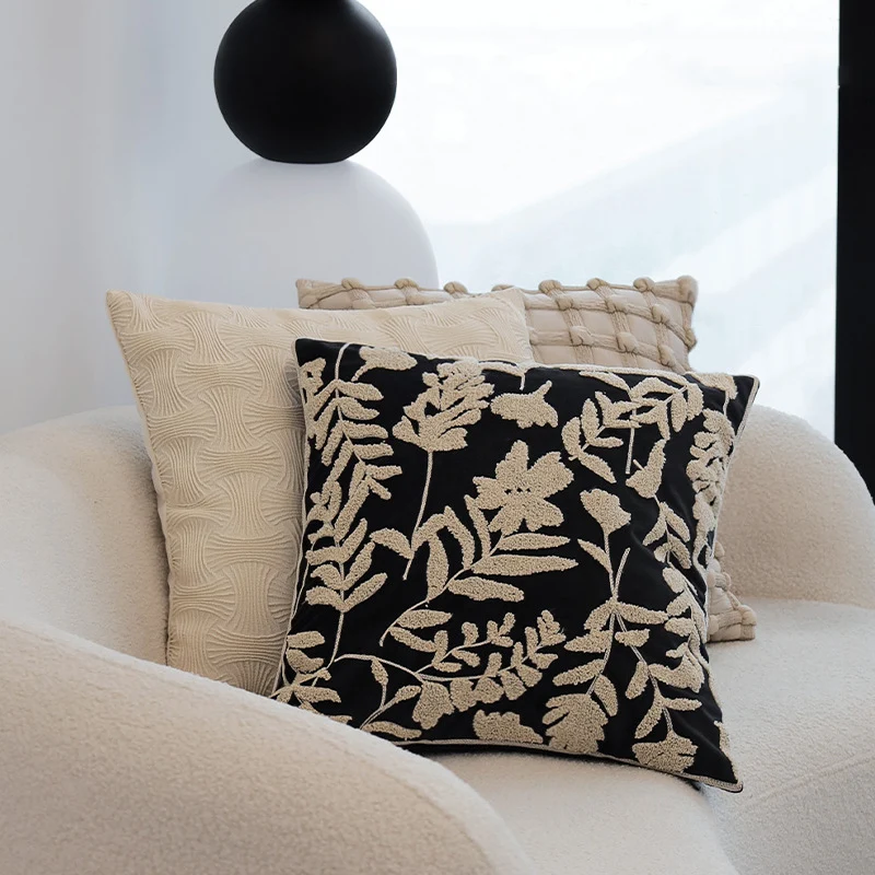 Dekorativer Kissenbezug mit floraler Chenille‑Tufting und Samtoberfläche Karnz